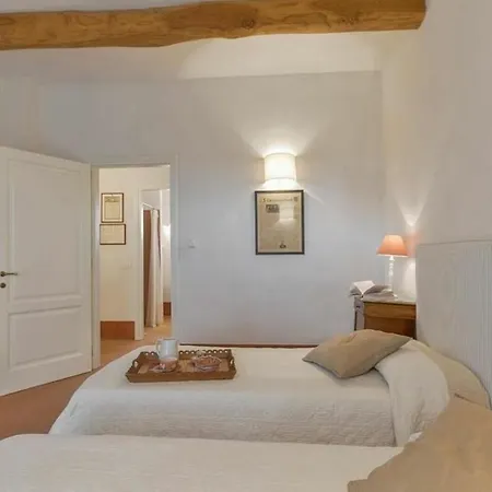 White Retreat Pereta